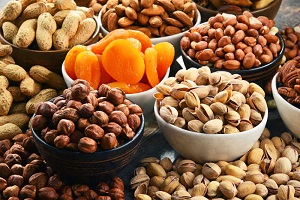 What are the benefits of eating nuts every day?